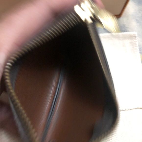 Key pouch - Picture 9 of 10